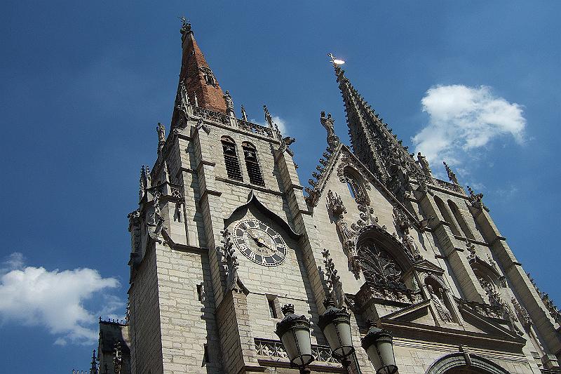 2010-06- (238).JPG - Wieder unten in "La PRESQ'ÎLE" angekommen: Kirche St-Nizier